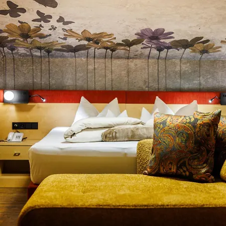 Carla 3* 메이른호픈